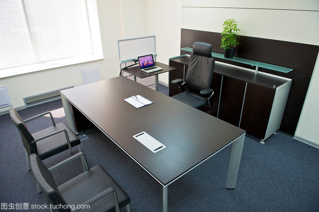 現(xiàn)代辦公室內(nèi)部